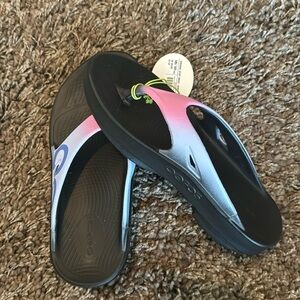 NWT Oofos Sport Sandal